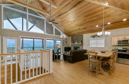 Chalet Village North Cabin | EPIC mtn view ◊ pool table ◊ HotTub ◊ theater ◊ free Dollywood tkt (Paradise Pk)