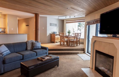 Blueberry Hill Condo | Family Staycation Retreat with Heated Year Round Pool, Walk to Beach, Sleeps 7