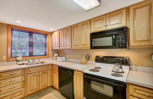 Central Vermont- Killington House | Highridge Condominium Unit B14