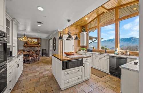 Chalet Village Cabin | LargeGroups EPIC view HotTub FirePit Theater 7 king, 3 bunks SMM