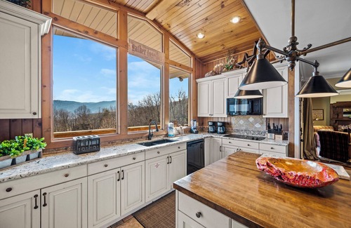 Chalet Village Cabin | LargeGroups EPIC view HotTub FirePit Theater 7 king, 3 bunks SMM