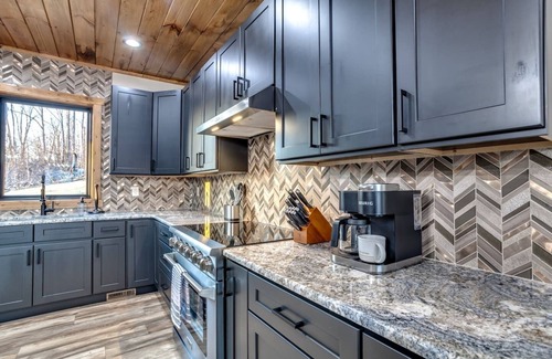 Chalet Village North Cabin | Luxury Chalet | Views | Hot Tub | Theater Room | Game Room