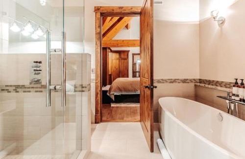 Revelstoke Ski Chalet | Luxury heli-ski chalet