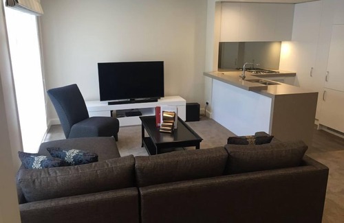 East Melbourne Apartment | MCG, Rod Laver, Walk to City