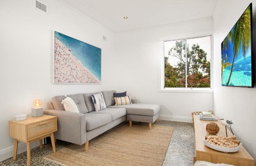 Bondi Beach Apartment | Modern 2-bed Apartment steps from Bondi Beach