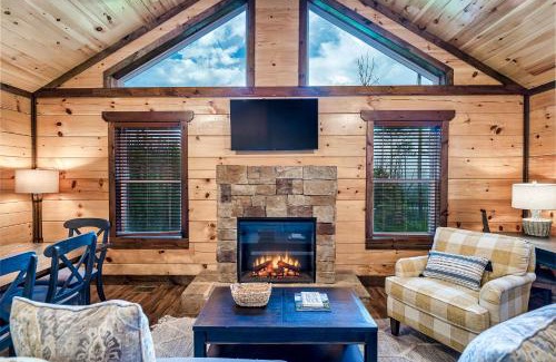 Chalet Village North House | Modern Mountain Cabin! Hot Tub! Near Downtown!