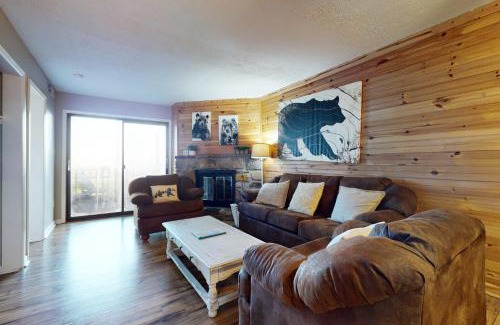 Chalet Village Apartment | Mountain Top Retreat