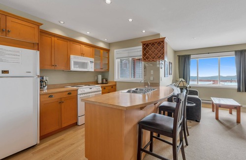 Big White Ski Resort House | Private hot tubs steps from village
