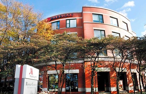 Near West Side Hotel | 3-Star Hotel ∙ Chicago Marriott at Medical District/UIC