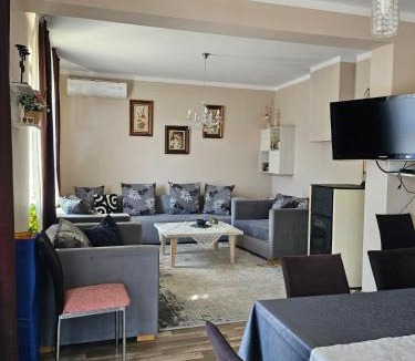 Elena House | Бадевски рай-къща Вяра