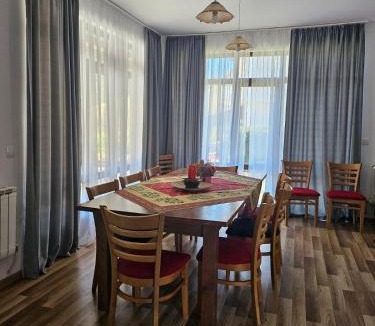 Elena House | Бадевски рай-къща Надежда