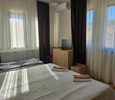 Elena House | Бадевски рай-къща Надежда