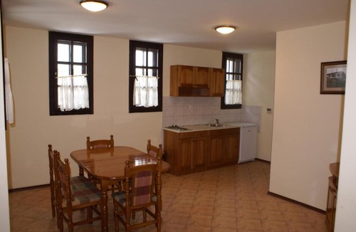 Dolna Banya House | Къщи за гости Кедър