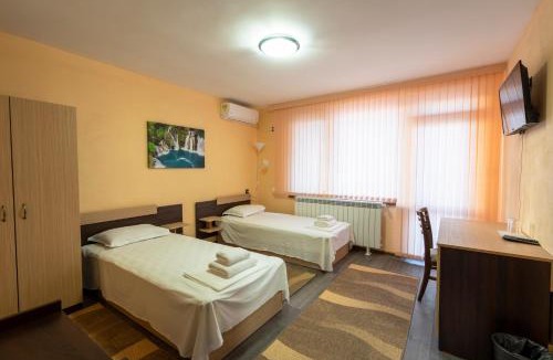 Veliki Preslav Hotel | Семеен хотел ПРЕСЛАВ