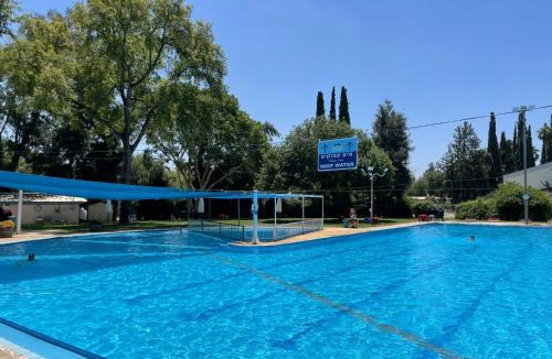 Bruchim Qela' Alon Villa | אצל אהרונ'ק Aronek's Place