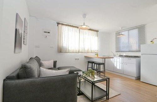 Hadera Apartment | הדירה בלבן פלאי