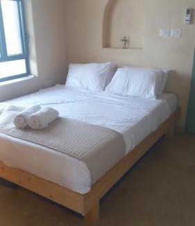 Petah Tikva Apartment | ים ומדבר