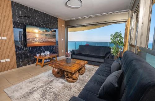 Netanya Apartment | פנטהאוז שמיים - דירות יוקרתיות על הים עם ממד,גקוזי פרטי, בריכה ונוף פנורמי לאוקיינוס