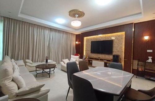 Ajman Apartment | شقة فخمة وواسعة تسع عائلة كبيرة