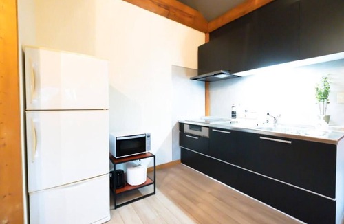 Toya Apartment | ウッドハウス・ヤスナヤ · ウッドハウス・ヤスナヤ/ハンモックでゆらゆら、大型BBQ台完備！エモーショナルな体験を提供
