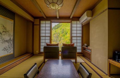 Shiga Highlands Hotel | 志賀高原 白い温泉 渓谷の湯