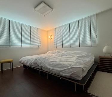 Seolcheon-myeon Apartment | 강남구 논현동 신규 숙소 #9호선 언주역 1분거리 #투룸 #6인가능