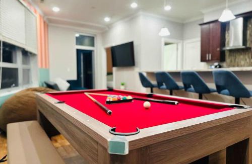 River West Apartment | 1 Garage Parking Pool Table Up To 1Gb Wifi Speed