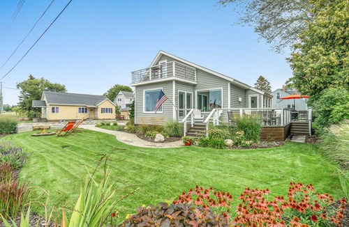 Manistee Cottage | 144 m² Cabin ∙ 3 bedrooms ∙ 8 guests