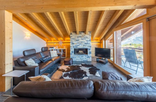 Saint-Pierre-de-Clages Apartment | 200 m² Apartment ∙ 4 bedrooms ∙ 10 guests