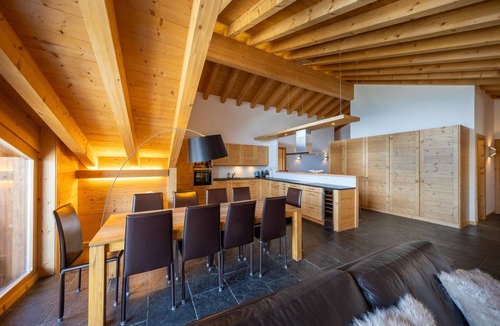 Saint-Pierre-de-Clages Apartment | 200 m² Apartment ∙ 4 bedrooms ∙ 10 guests