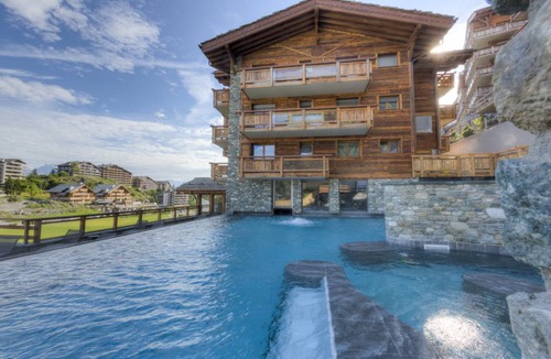 Saint-Pierre-de-Clages Apartment | 200 m² Apartment ∙ 4 bedrooms ∙ 10 guests