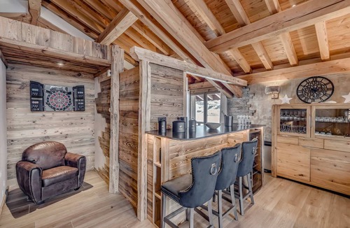 Les Almes Ski Chalet | 250 m² Chalet ∙ 5 bedrooms ∙ 10 guests