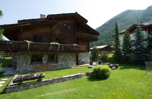 Zermatt Ski Chalet | 280 m² Chalet ∙ 4 bedrooms ∙ 8 guests