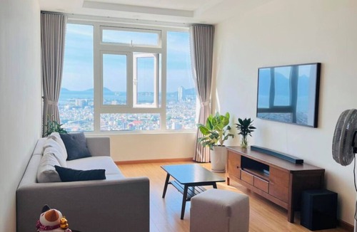 Vinh Trung Apartment | 3Brs 2Ba 110m2 Flat, City Center w/Sea & Lake view in Da Nang