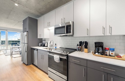River North Hotel | 4BR Corporate Suite Central and Modern