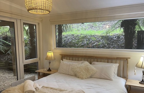 Mount Dandenong House | 7 Acre Paradise. Windmill Lodge. Fernglen Forest Retreat.