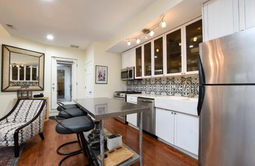 West Bucktown House | Amazing City Getaway. Perfect for Entertaining!