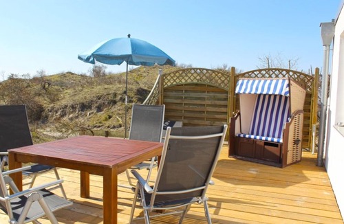 Borkum Apartment | Apartment 'Ferienwohnung Sanddorn' with Private Terrace and Wi-Fi