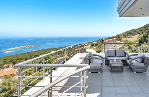 Markopoulo Mesogaias Apartment | Apartment "Villa Coral - First Floor" with Private Pool & Wi-Fi