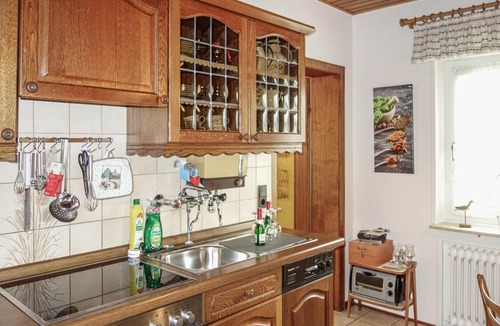Hunerbach House | Awesome home in Müllenbach with kitchen
