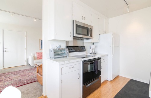 Pacifica House | Beachfront Ocean Views 20 Mins to SF!