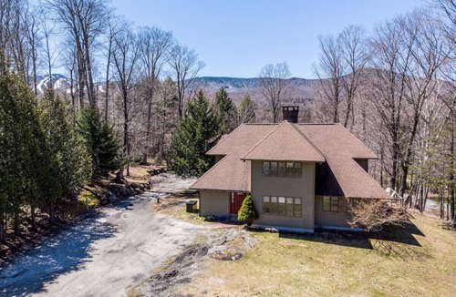 Killington Apartment | Bearities - 2 homes, sleeps 28, hot tubs, grills!
