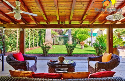 Seccagrande Villa | Beautiful villa with swimming pool just a few steps from the Seccagrande beach