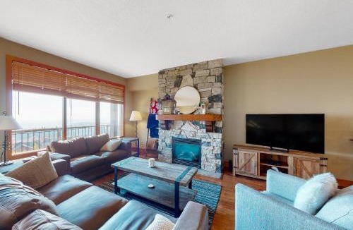 Big White Ski Resort House | Blacksmith Lodge 4