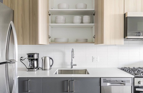 West Town Apartment | Blueground | West Town, pets allowed, nr Park