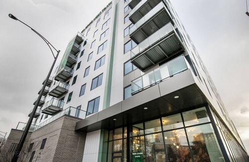 West Town Apartment | Blueground | West Town, pets allowed, nr Park