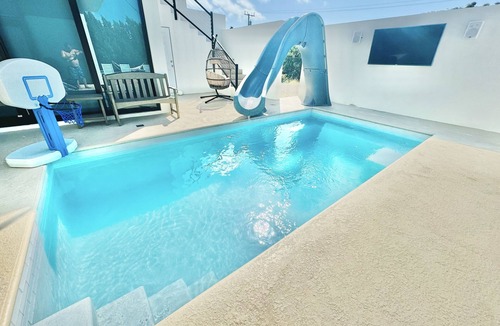 Bouvet Island Villa | BRAND NEW- STEPS to the BEACH 🏝️- HEATED 🔥 POOL & SLIDE 🛝 KING BEDS