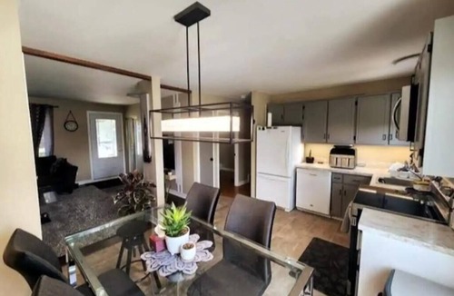 Longueuil House | Bunga-lounge: 3 BDR, Pool, Parking