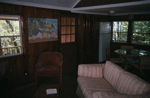 Lake Pocotopaug House | Cabin Deck House - Formidable Cabin in Laurel Island