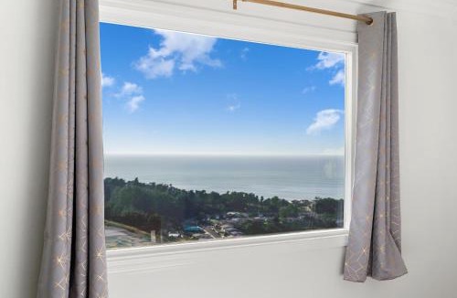 Pacifica Apartment | Charming 2BR Coastal Getaway in Pacifica